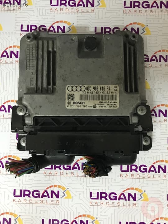 0261S08200 03C906016FR MED17.5.5 AUDİ A1 MOTOR BEYNİ