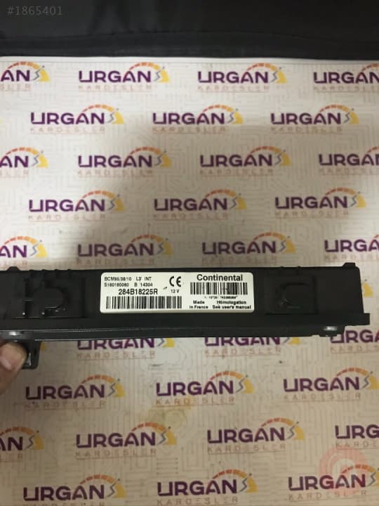 S180180060 284B18225R  RENAULT FLUENCE CONTINENTAL BCM