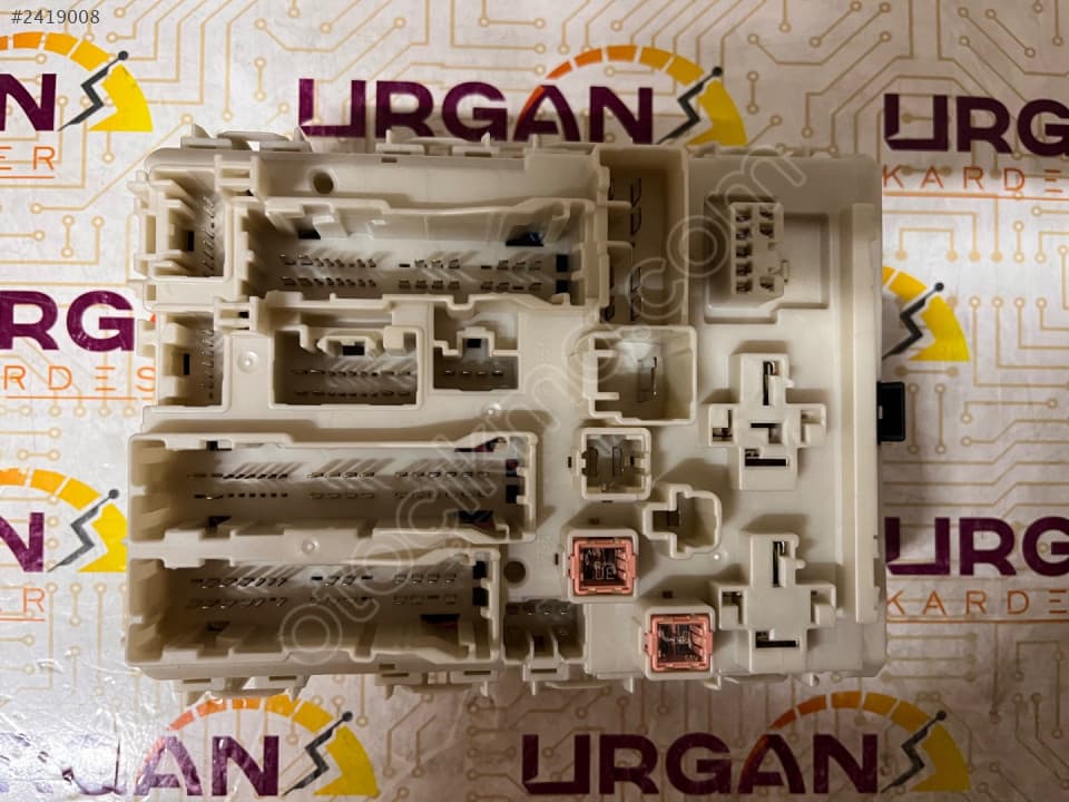 82730-0F051-C TOYOTA VERSO/AVENSIS SİGORTA KUTUSU