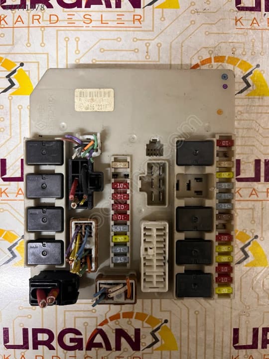 356231F RENAULT CLIO 3 UPC SİGORTA KUTUSU