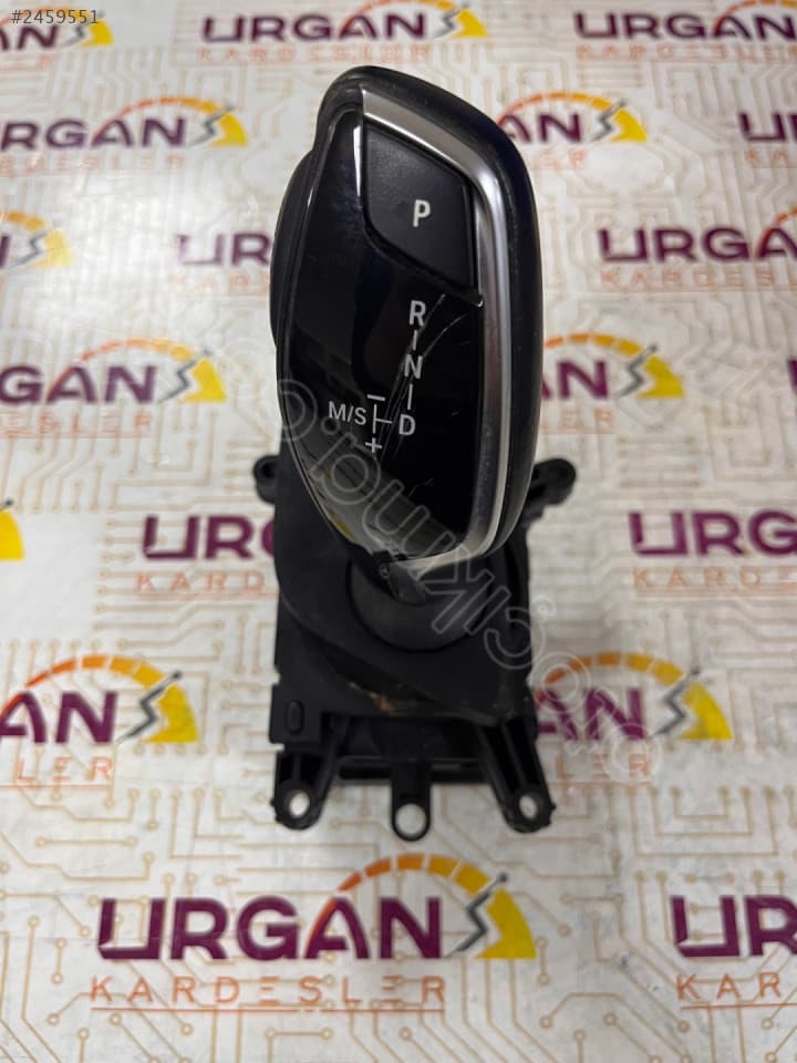 6825825 02 BMW G30 5 SERİSİ VİTES