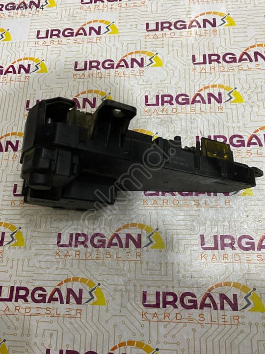 6 906 588-06 BMW E60 E61 5 SERİSİ SİGORTA KUTUSU