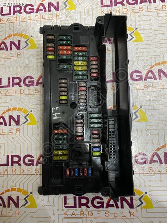 9234421-01 2-1703344-2 BMW F07 6 SERİSİ SİGORTA KUTUSU