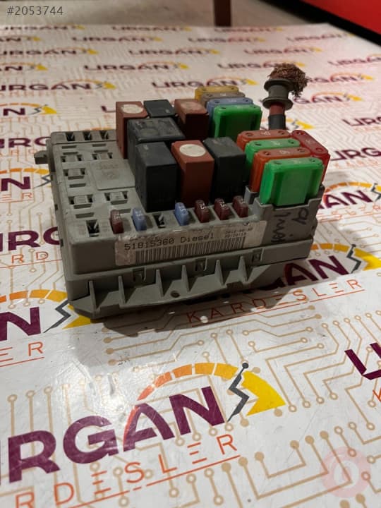 51815360 FİAT LİNEA SİGORTA KUTUSU