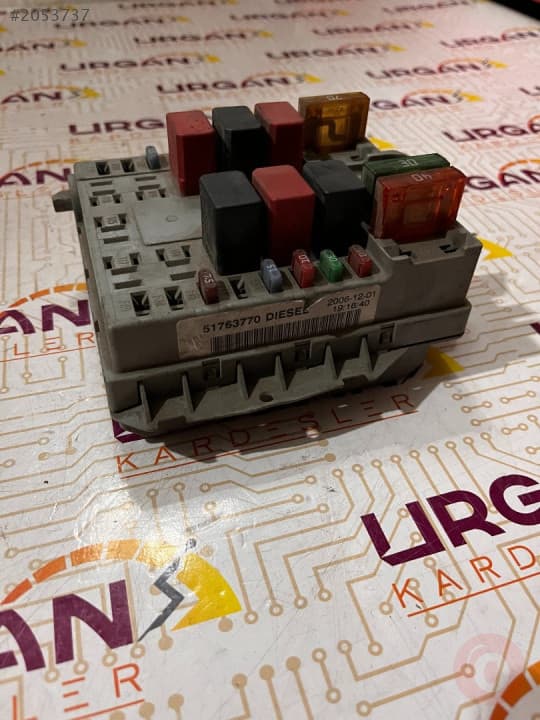 51763770 FİAT DOBLO SİGORTA KUTUSU