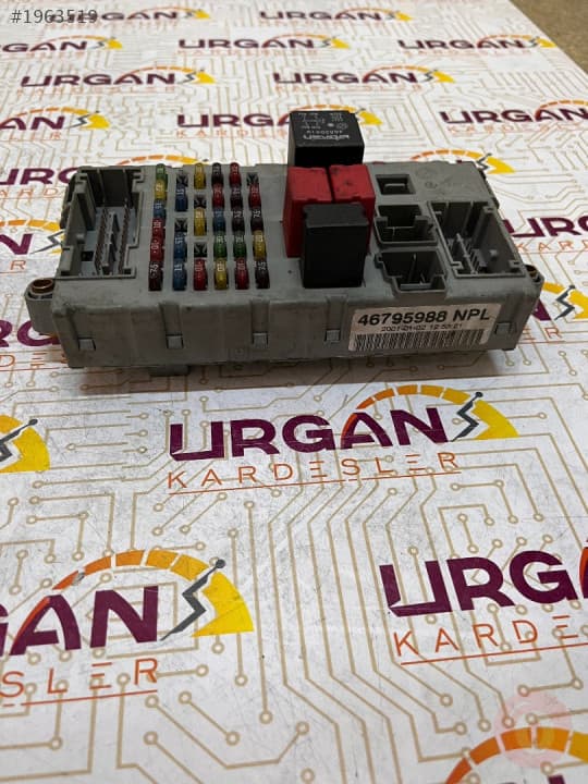 46795988NPL FIAT DOBLO SİGORTA KUTUSU