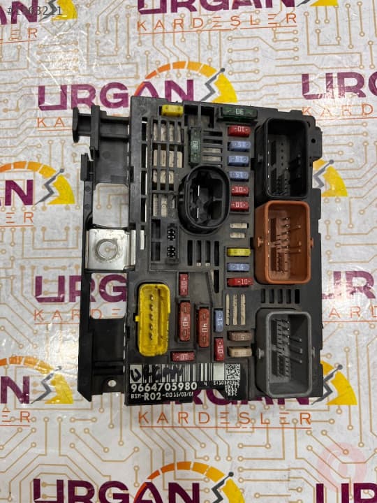 9664705980 PEUGEOT 407 SİGORTA KUTUSU