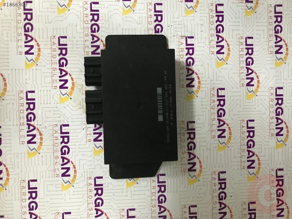 5DK008214-10 1C0959799 C  Volkswagen Passat  HELLA KONFOR