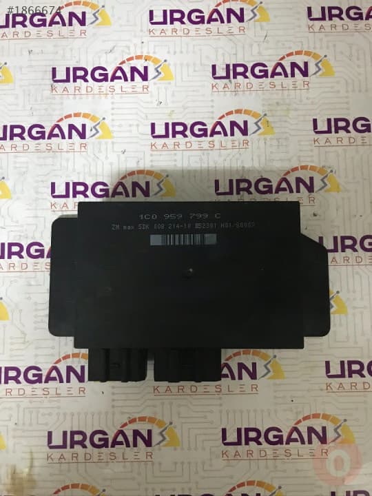 5DK008214-10 1C0959799 C  Volkswagen Passat  HELLA KONFOR