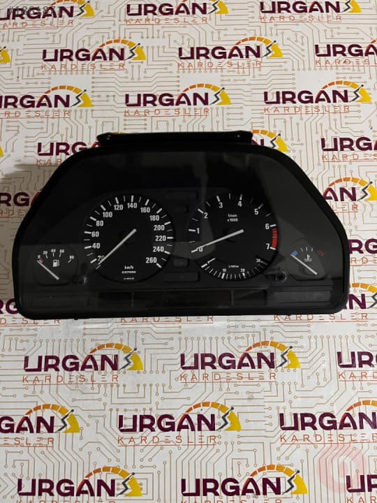 13880739 BMW E32 735i GÖSTERGE PANELİ KM SAATİ