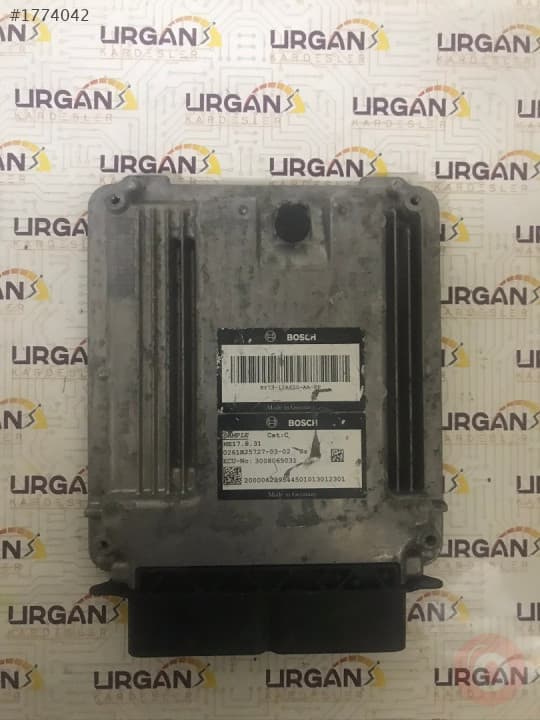 0261B25727 KY73-12A650-AA ME17.8.31 ASTON MARTİN MOTOR BEYNİ