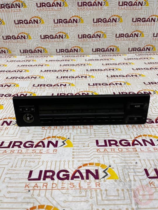 65.82-8 360 735 BMW E39 RADİO VE AUDİO PANELİ
