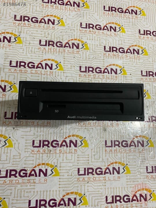 81A035824A AUDI A3 RADIO PANELİ