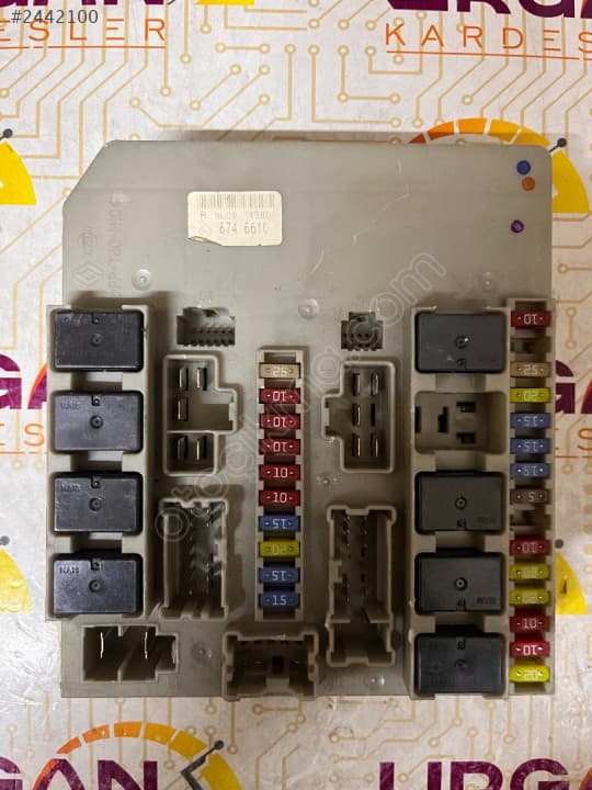 674661C RENAULT CLIO 3 UPC SİGORTA KUTUSU