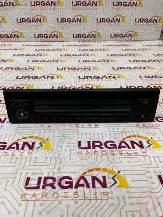 65.82-8 372 153 BMW E39 5 SERİSİ RADİO VE STEREO PANELİ
